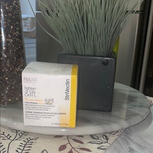 StriVectin Tighten & Lift TL Advanced Light Neck Cream -